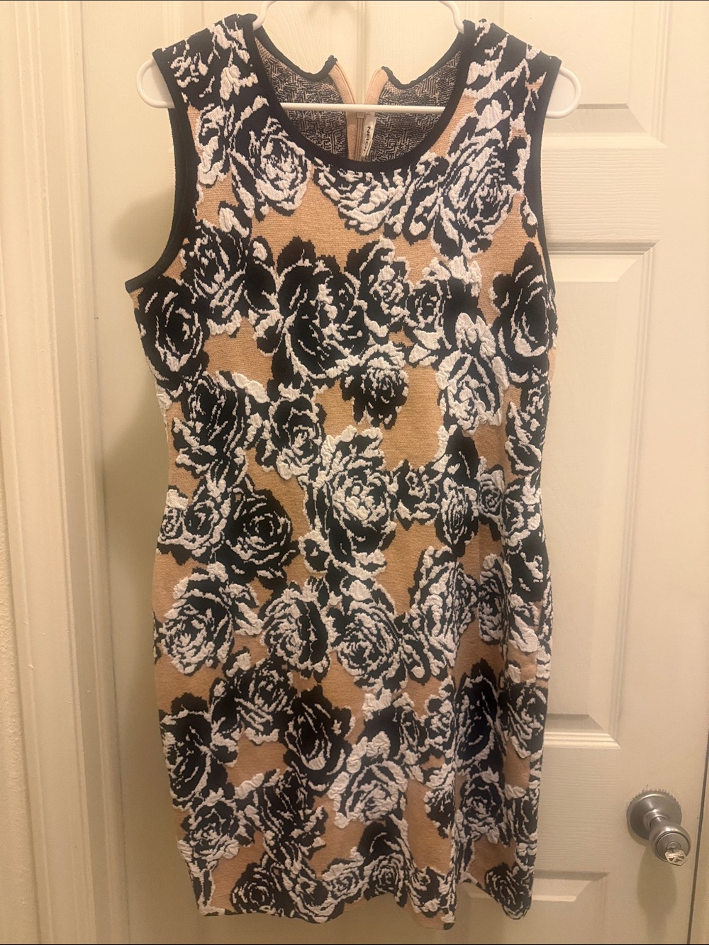 ST. JOHN Abstract flower embroidered  sleeveless knit shift dress